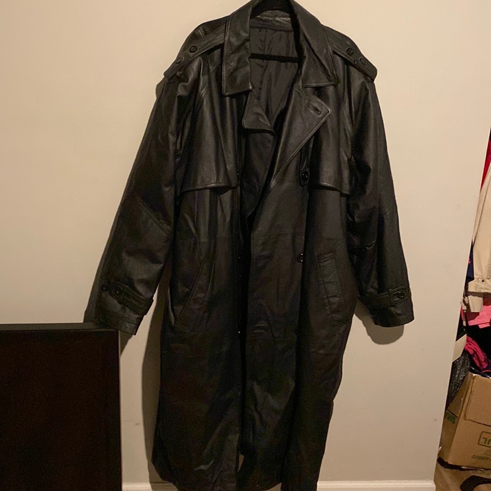 Genuine leather mens 3X trench coat barely worn , in great condition